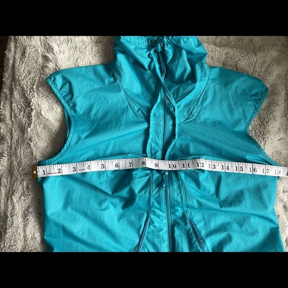 Lululemon Velocity Lightweight Blue Vest size 8 - Picture 6 of 10